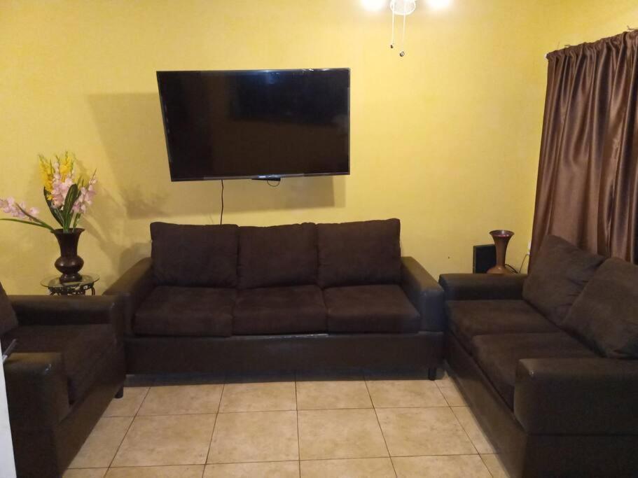 Casa Completa En Privada Y Con Cochera Монклова Екстериор снимка