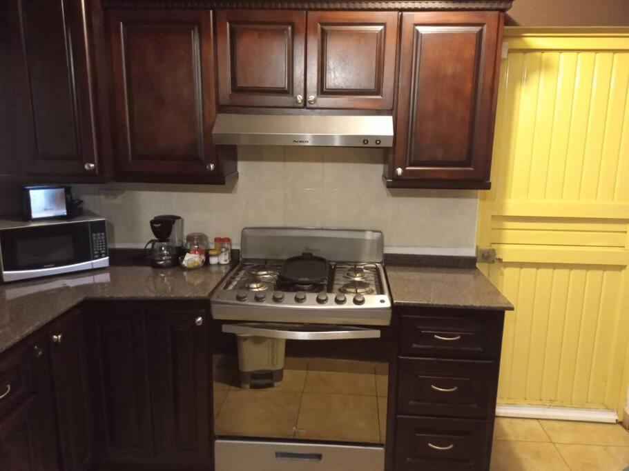 Casa Completa En Privada Y Con Cochera Монклова Екстериор снимка