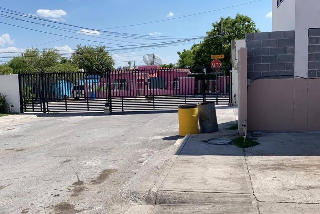 Casa Completa En Privada Y Con Cochera Монклова Екстериор снимка